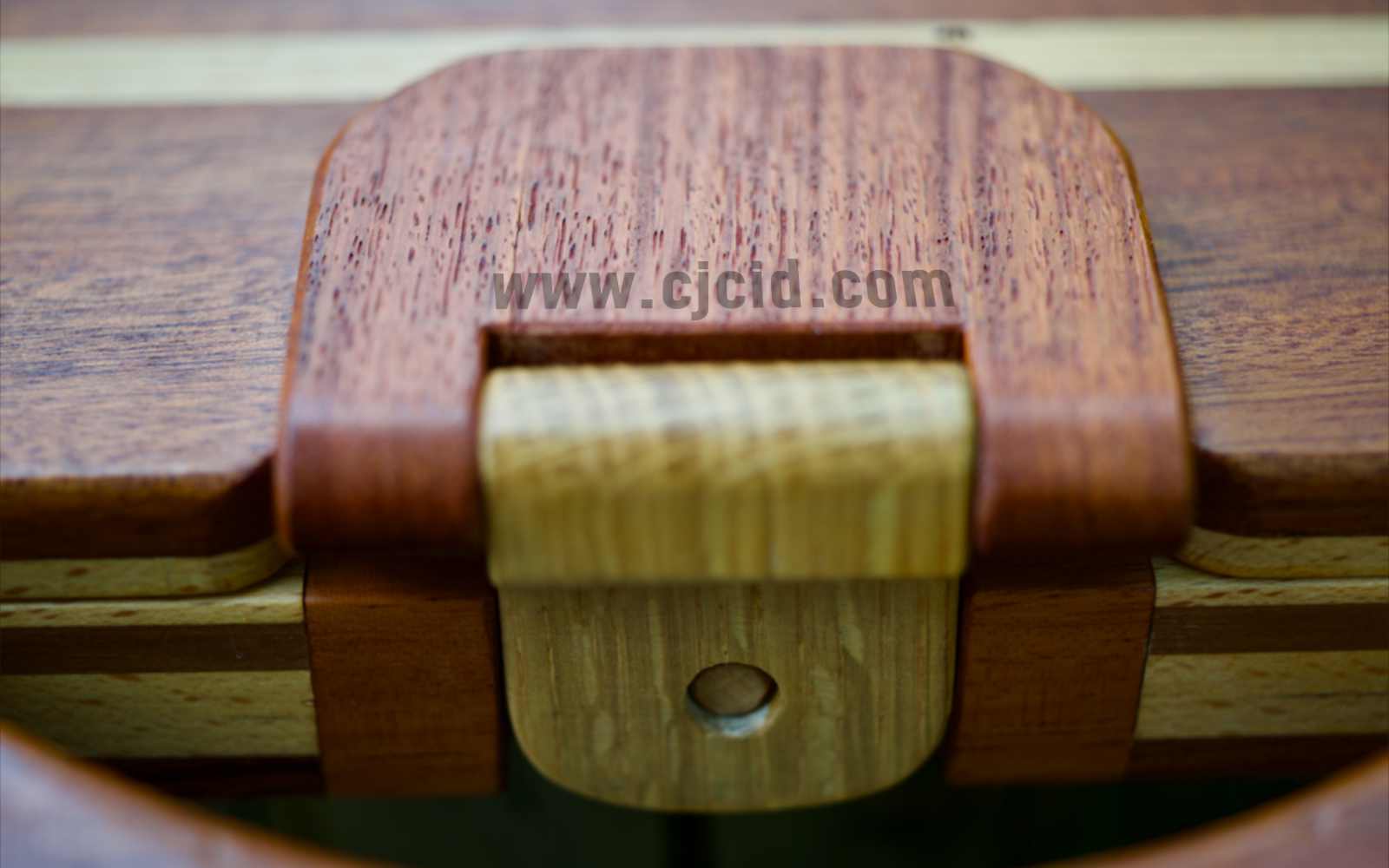 Latch in secure position of the handcrafted solid wood attaché case for the 15″ Apple MacBook Pro