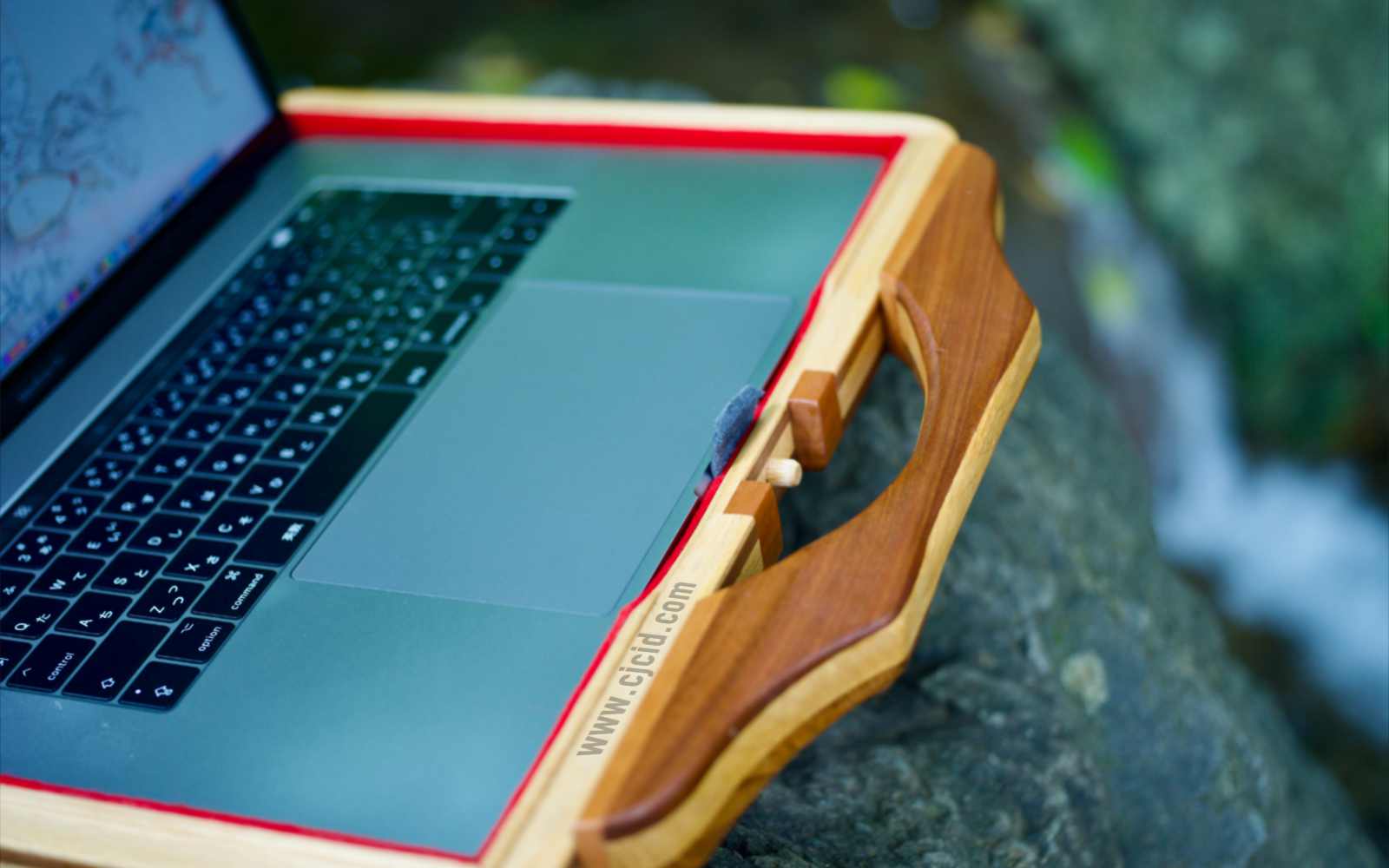 Detail view with the lid open and the laptop inside, of the handcrafted solid wood attaché case for the 15″ Apple MacBook Pro