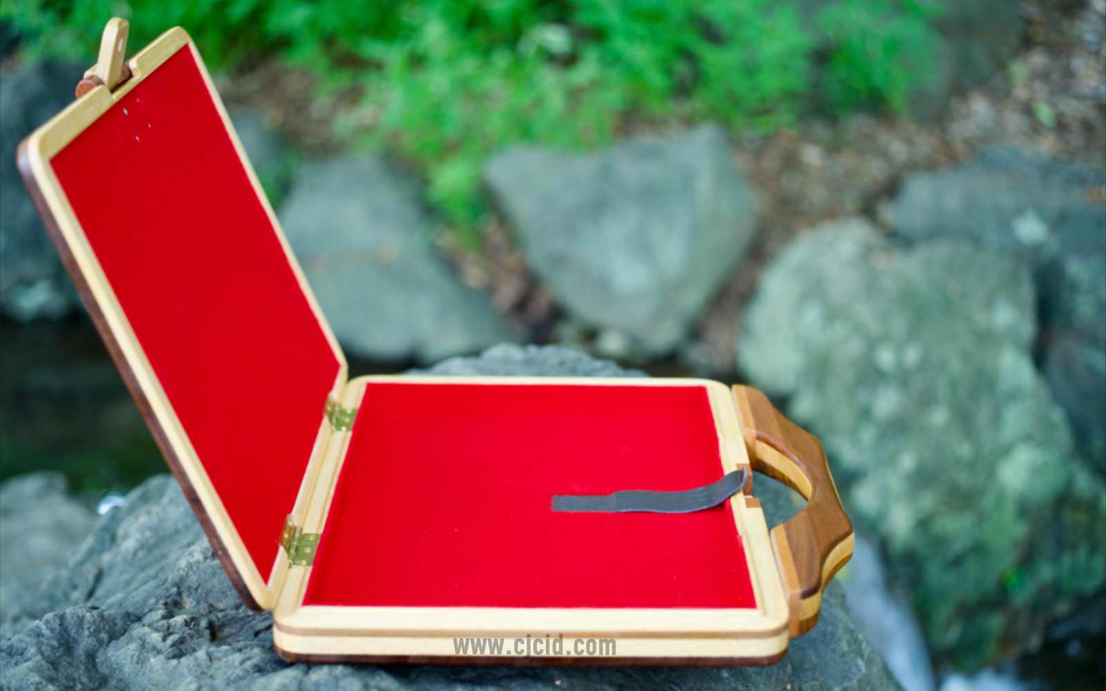 Side view with the lid open of the handcrafted solid wood attaché case for the 15″ Apple MacBook Pro