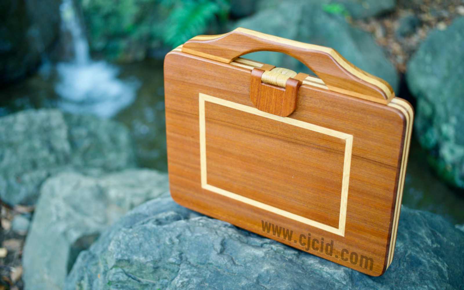 Front view of the handcrafted solid wood attaché case for the 15″ Apple MacBook Pro