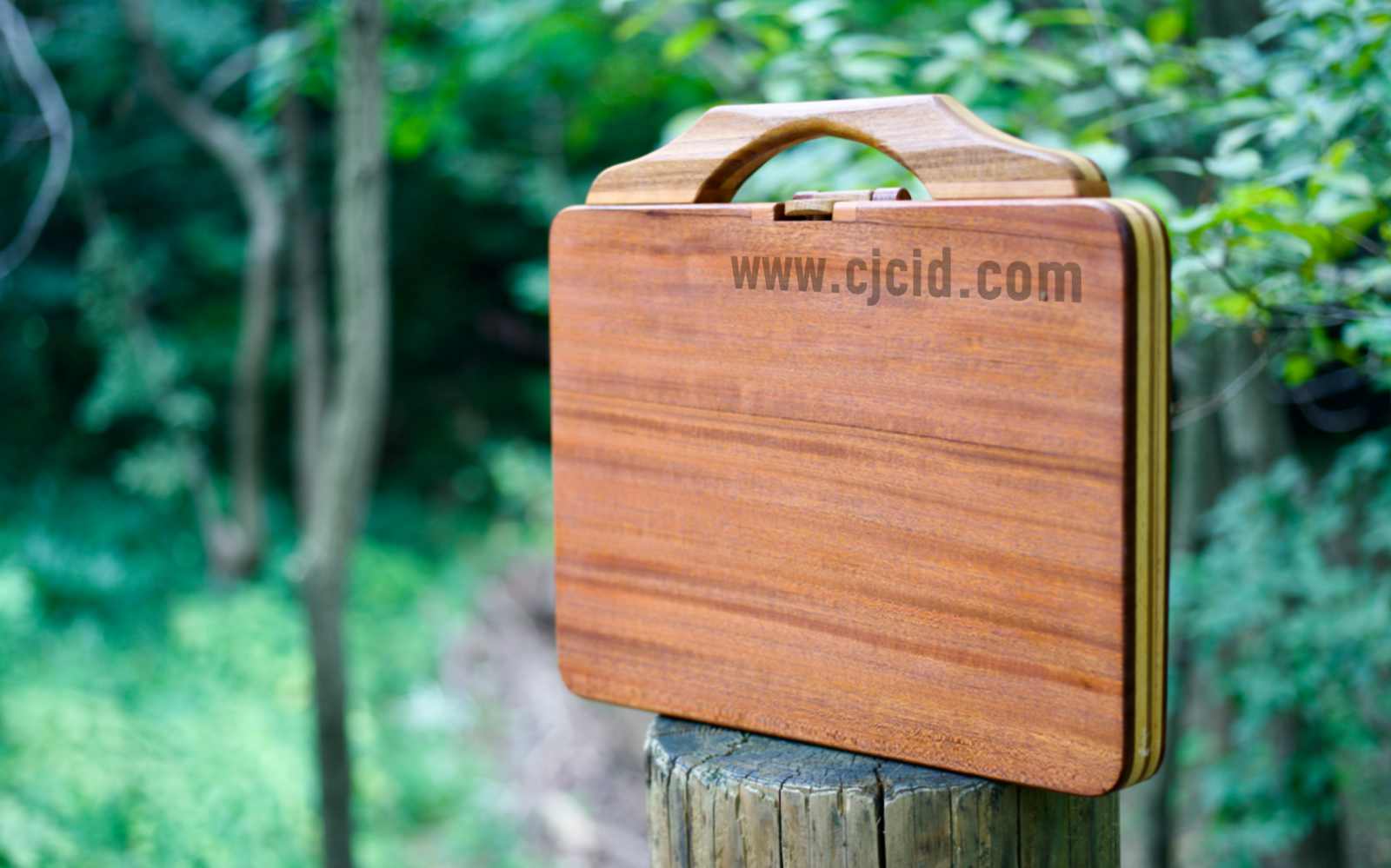 Back view of the handcrafted solid wood attaché case for the 15″ Apple MacBook Pro