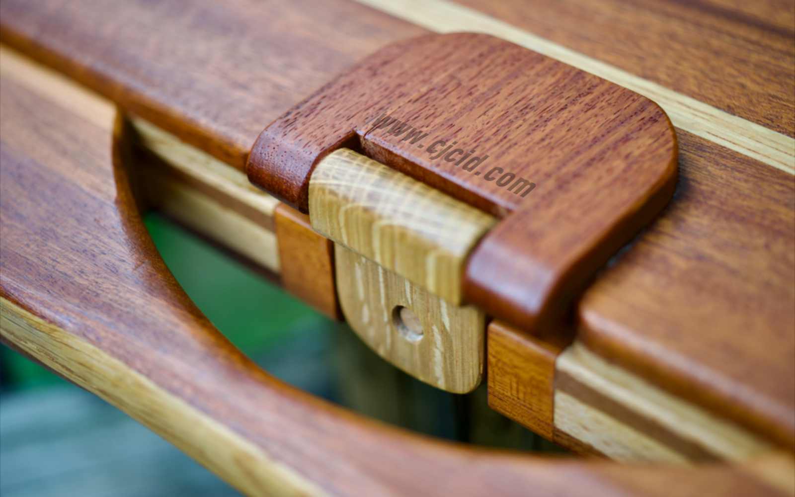 Latch detail view of the handcrafted solid wood attaché case for the 15″ Apple MacBook Pro